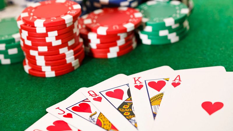 Các thứ hạng từ cao tới thấp trong cách đánh bài poker